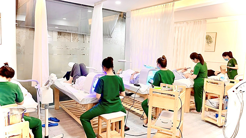 Spa trị mụn cho nam ở đâu uy tín? Có nên đi spa trị mụn?