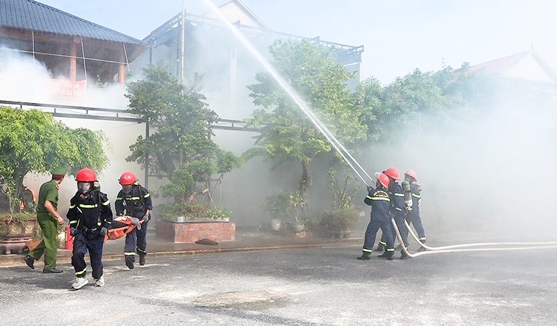 Diễn tập phương án chữa cháy và cứu nạn, cứu hộ khu dân cư nguy hiểm cháy, nổ cao