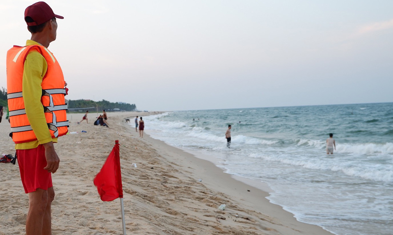 Giữ bình yên cho bãi biển
