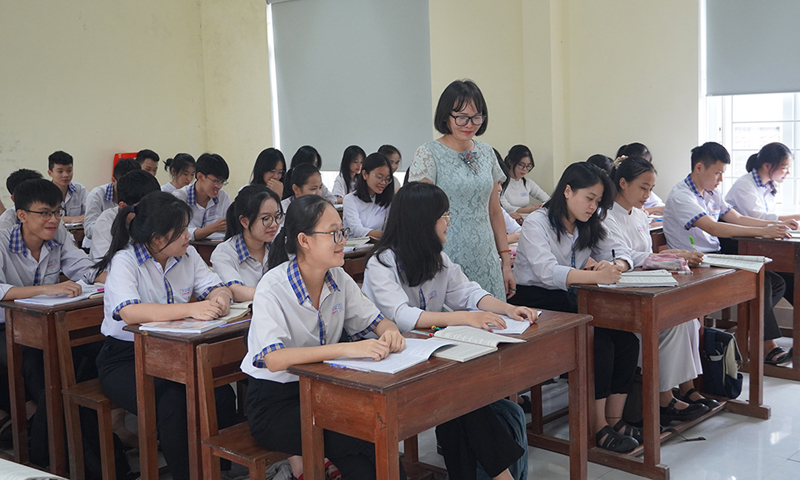 Thực hiện lời Bác dạy, thi đua "dạy tốt, học tốt"