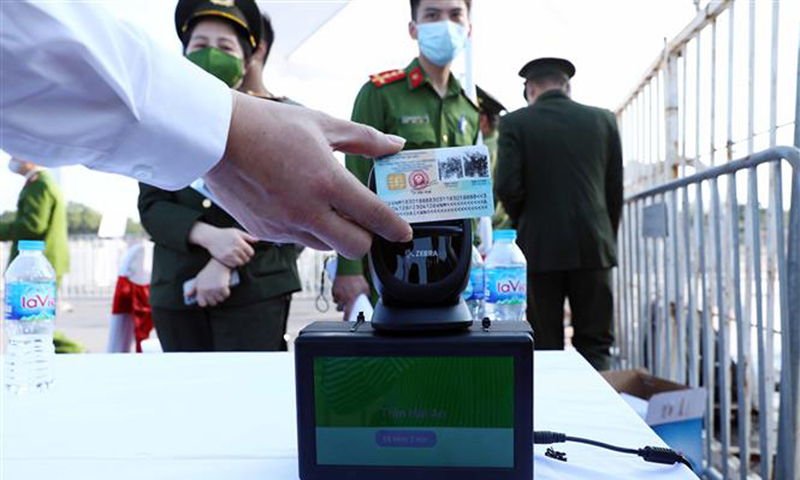 Đẩy nhanh tiến độ cấp định danh điện tử, triển khai các tiện ích trực tuyến