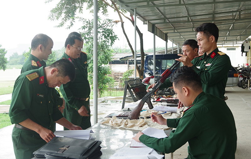 Phúc tra, đánh giá chất lượng vũ khí bộ binh tại Trung đoàn Bộ binh 996