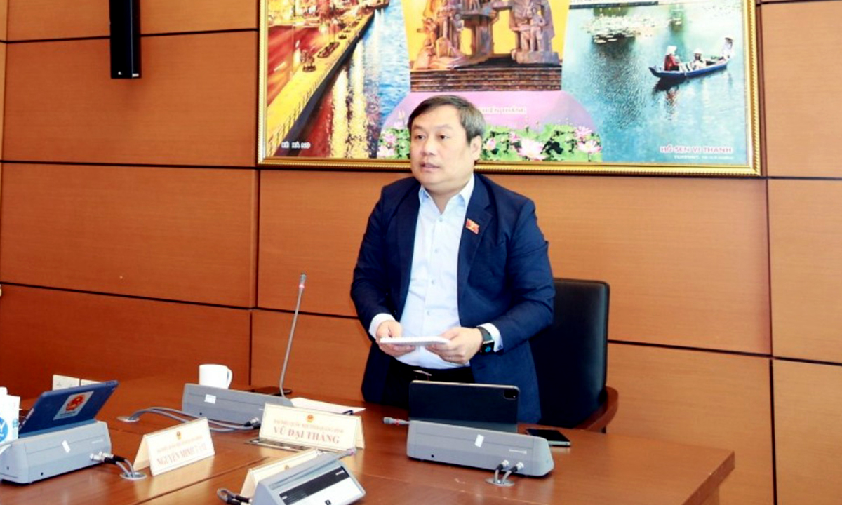 Đại biểu Quốc hội thảo luận tại tổ về các dự thảo luật