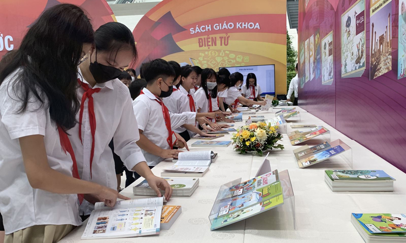 Nguyên nhân khiến giá sách giáo khoa mới tăng đáng kể