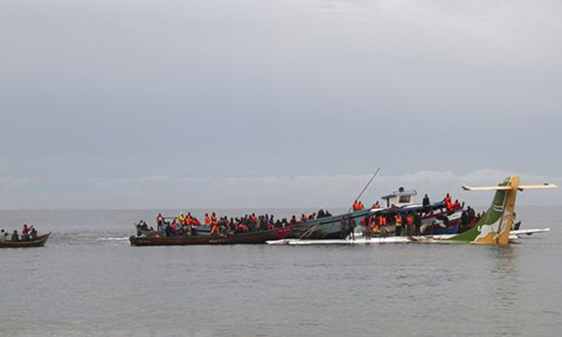 Vụ rơi máy bay ở Tanzania: Đã có ít nhất 19 người tử nạn