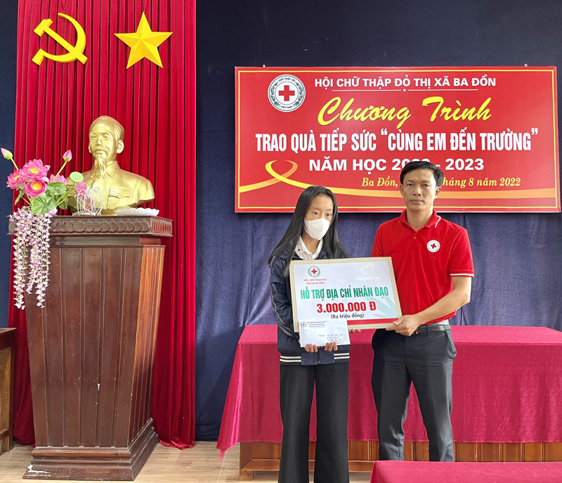 Hỗ trợ trên 153 triệu đồng cho 34 địa chỉ nhân đạo