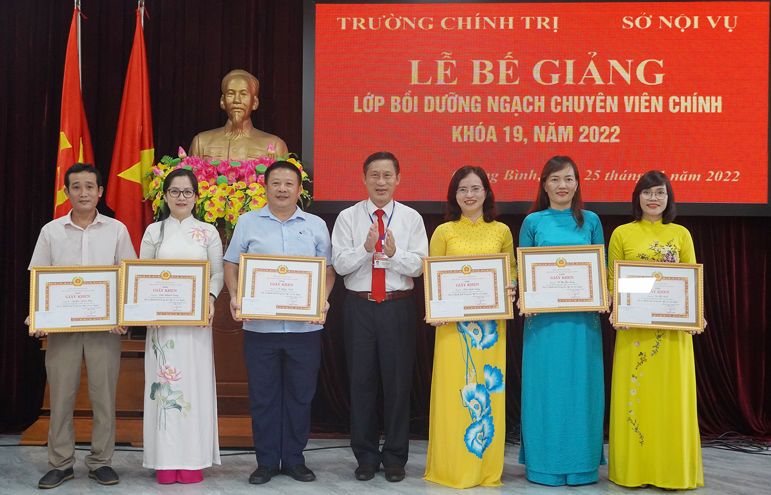 Bế giảng lớp bồi dưỡng ngạch chuyên viên chính khóa 19