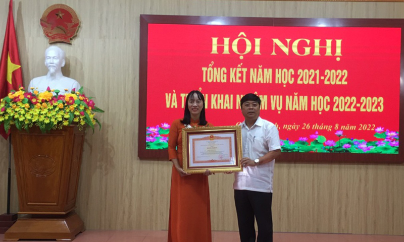 Nữ giáo viên làm theo lời Bác