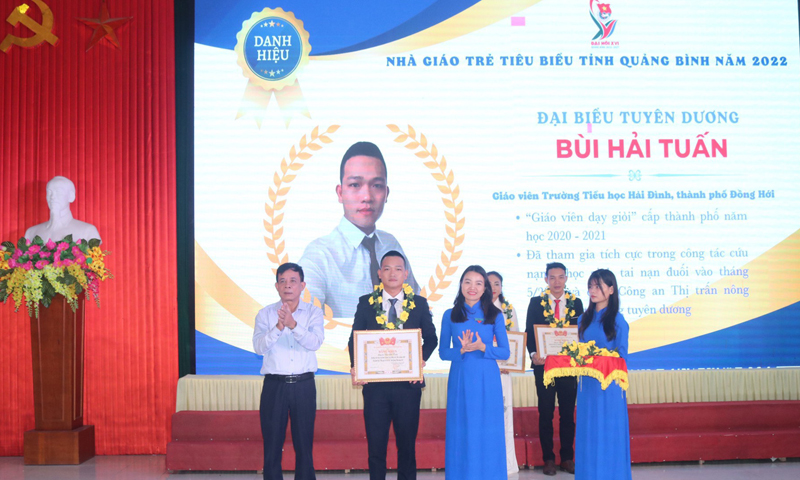 Tâm huyết của người thầy dạy bơi