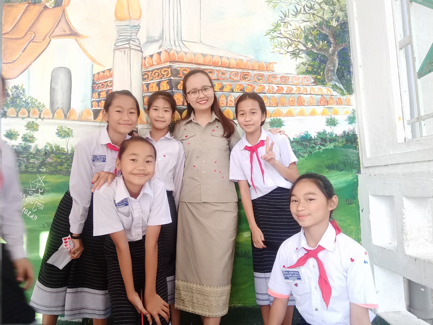 "Tình yêu làm đất lạ hóa quê hương"