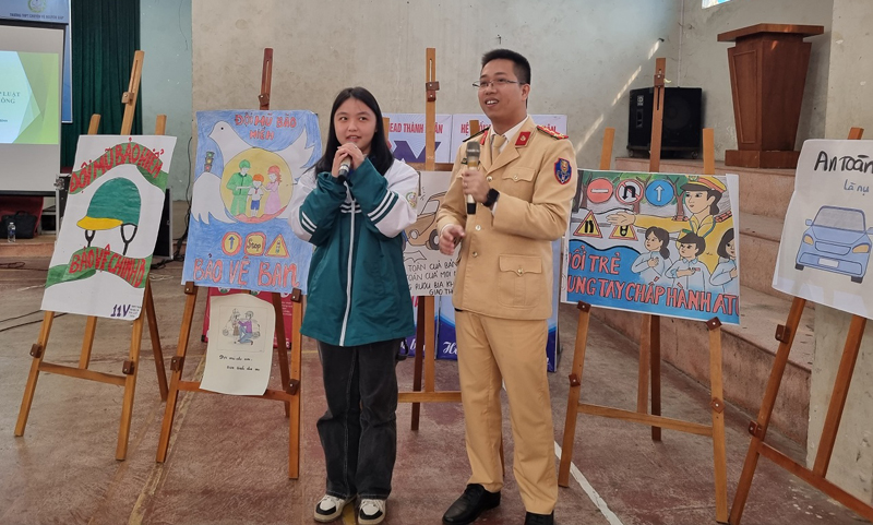 Tuyên truyền, phổ biến giáo dục về trật tự an toàn giao thông cho học sinh