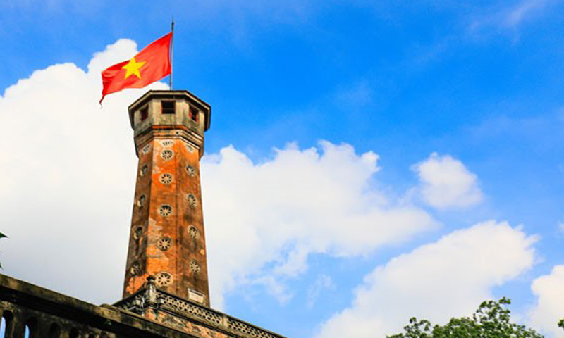 Quốc kỳ với Tết cổ truyền