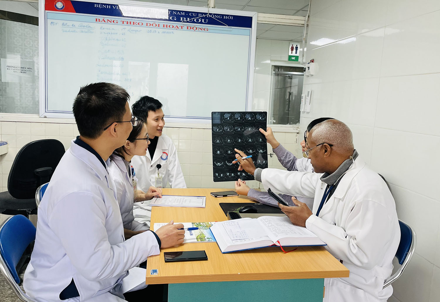 Những lương y từ nửa vòng trái đất