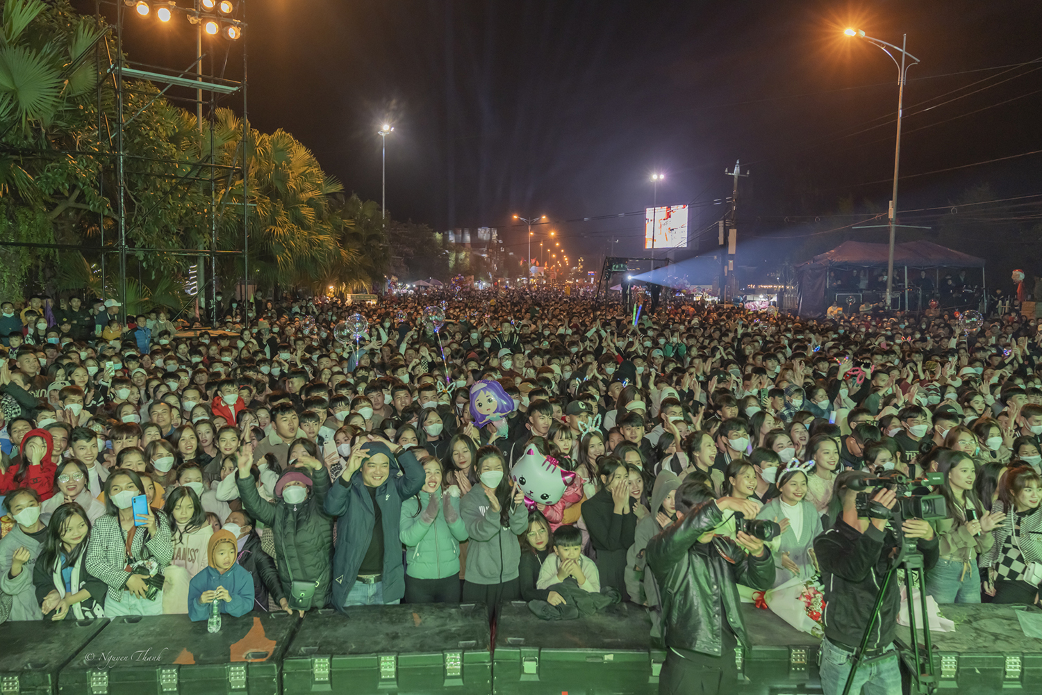 Hàng nghìn du khách tham gia chương trình Chào đón năm mới 2023