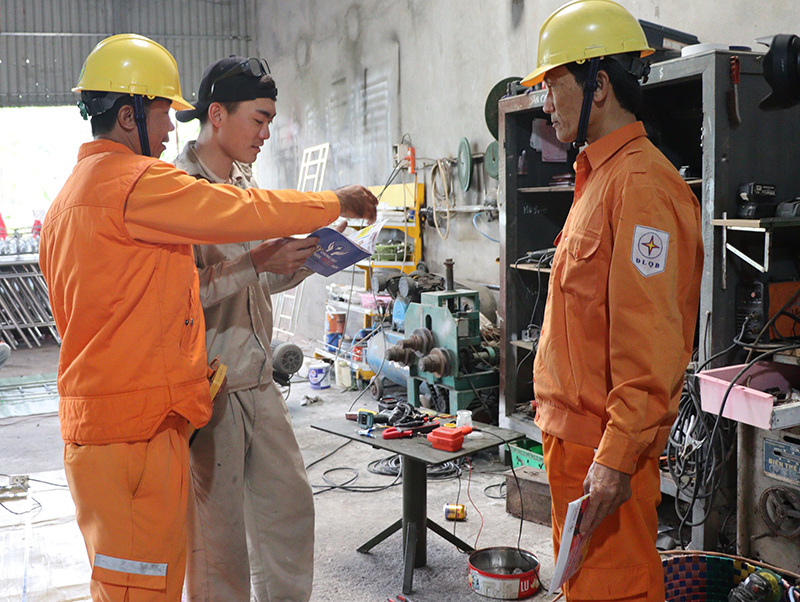 Truy thu trên 1,5 tỷ đồng từ vi phạm sử dụng điện