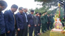 Lãnh đạo tỉnh viếng mộ Đại tướng Võ Nguyên Giáp nhân dịp Tết Quý Mão 2023