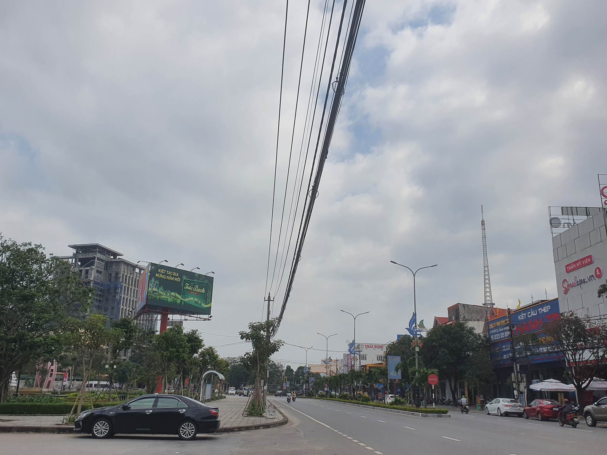 Chỉnh trang cáp thông tin bảo đảm mỹ quan đô thị