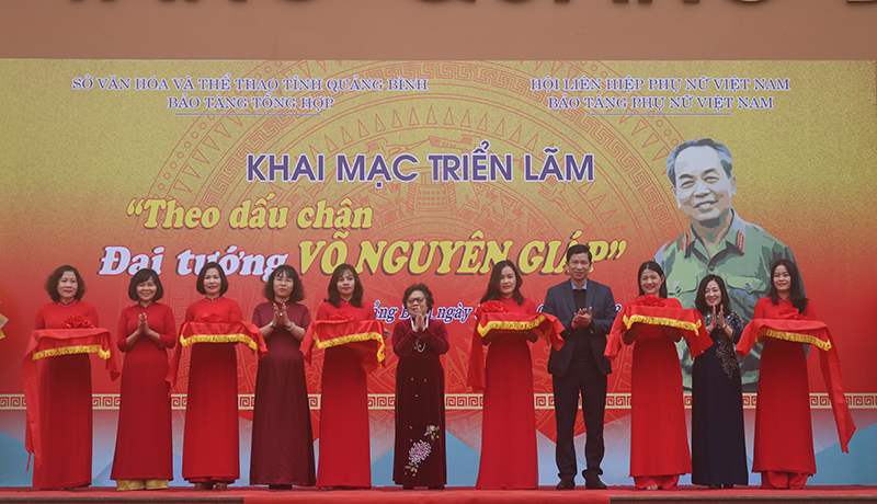 Khai mạc triển lãm chuyên đề  "Theo dấu chân Đại tướng Võ Nguyên Giáp"