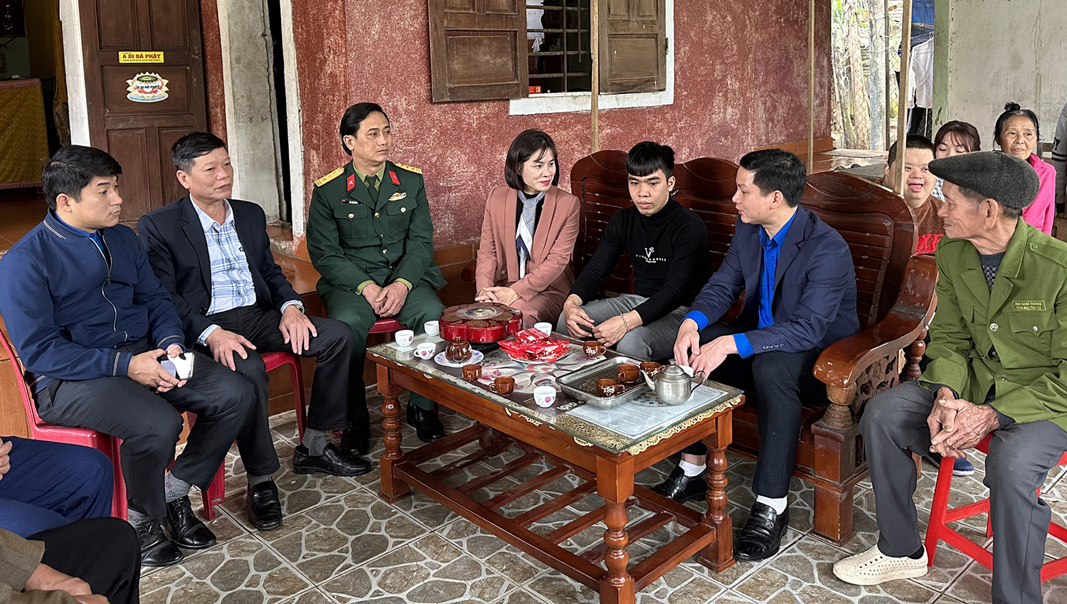 Động viên các tân binh có hoàn cảnh khó khăn chuẩn bị nhập ngũ