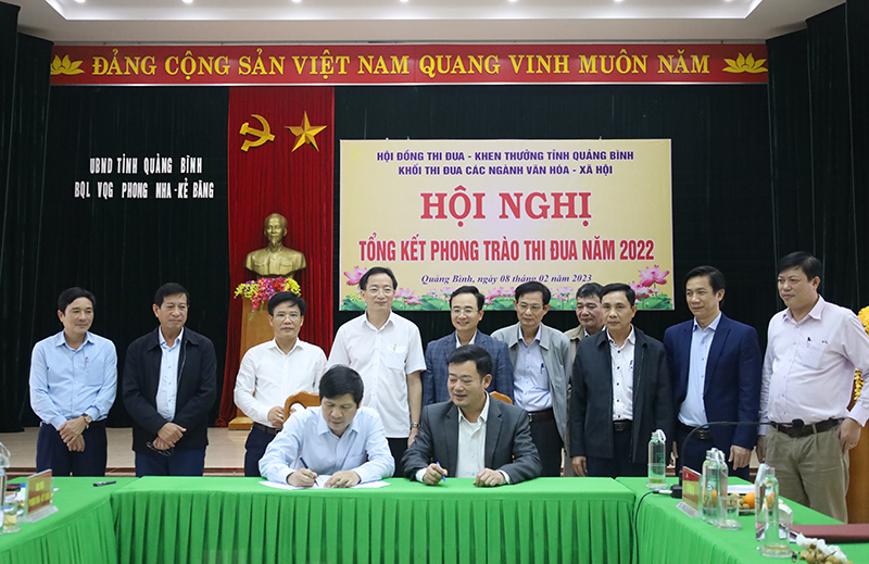 Đẩy mạnh, tổ chức các phong trào thi đua