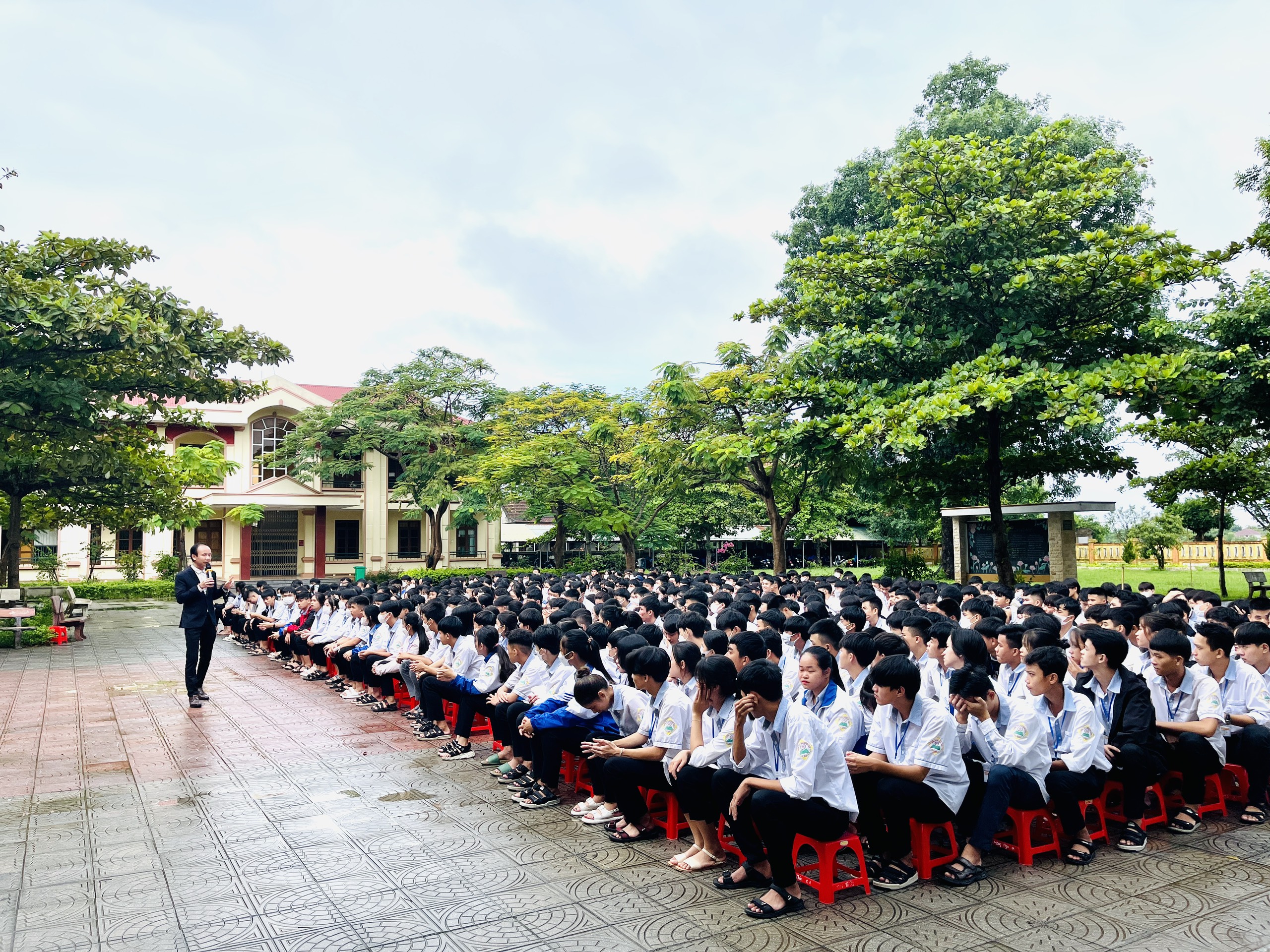 "Hiểu mình-hiểu nghề-sáng tương lai"