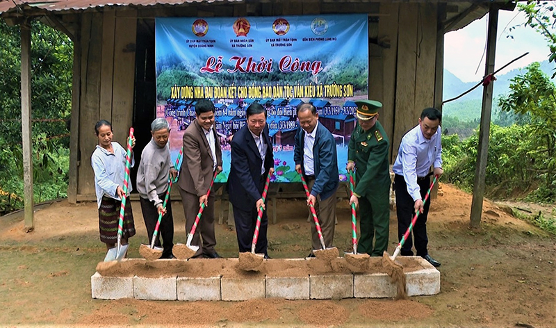 Khởi công nhà "Đại đoàn kết" cho hộ nghèo