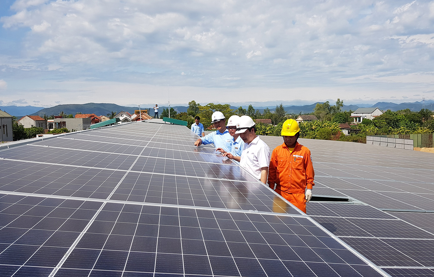 Sản xuất công nghiệp, thương mại ổn định