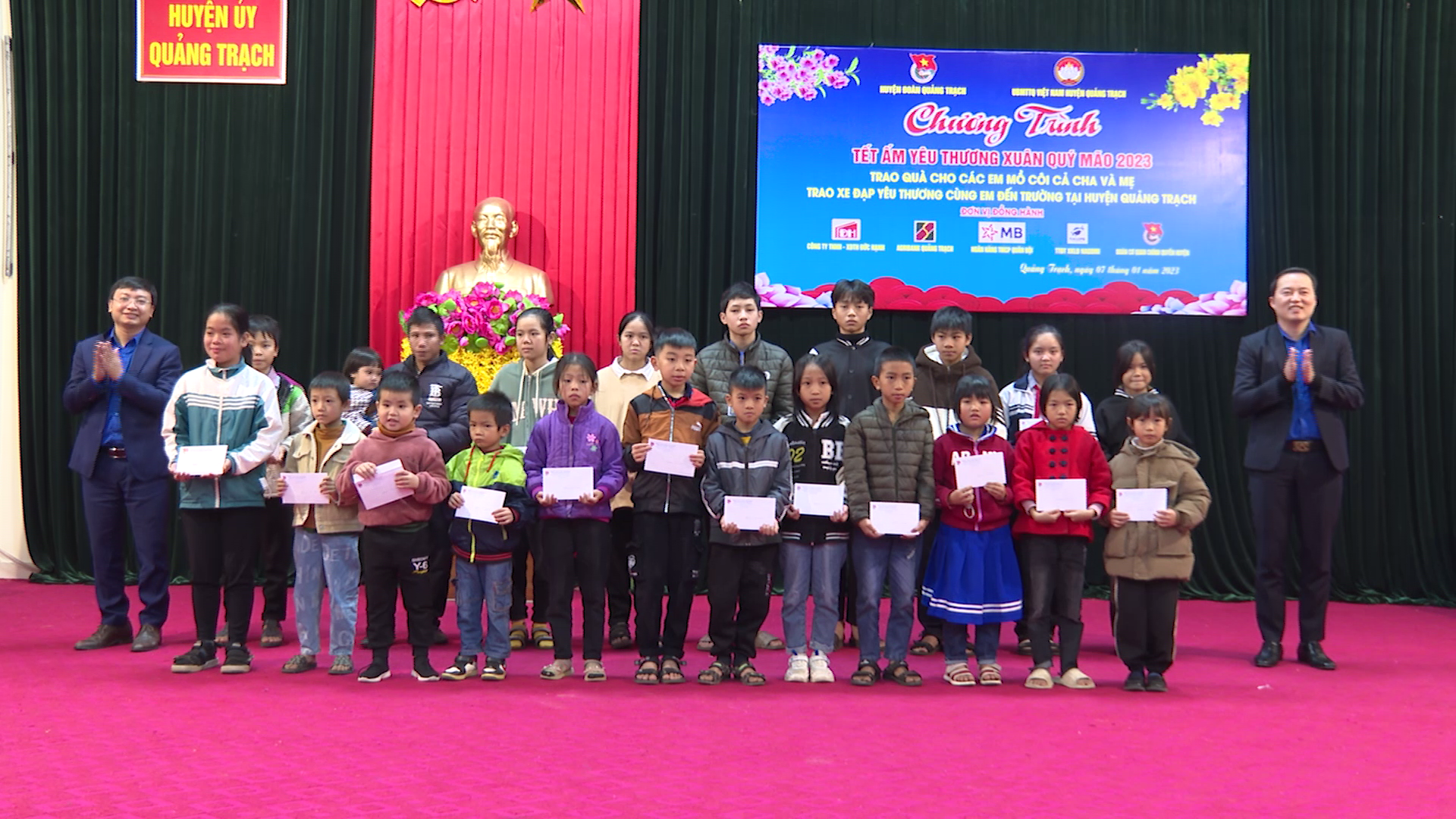 Xung kích, tình nguyện, vì cuộc sống cộng đồng