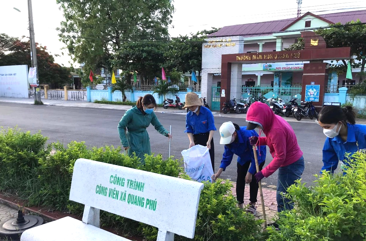 Góp sức trẻ xây dựng đô thị văn minh