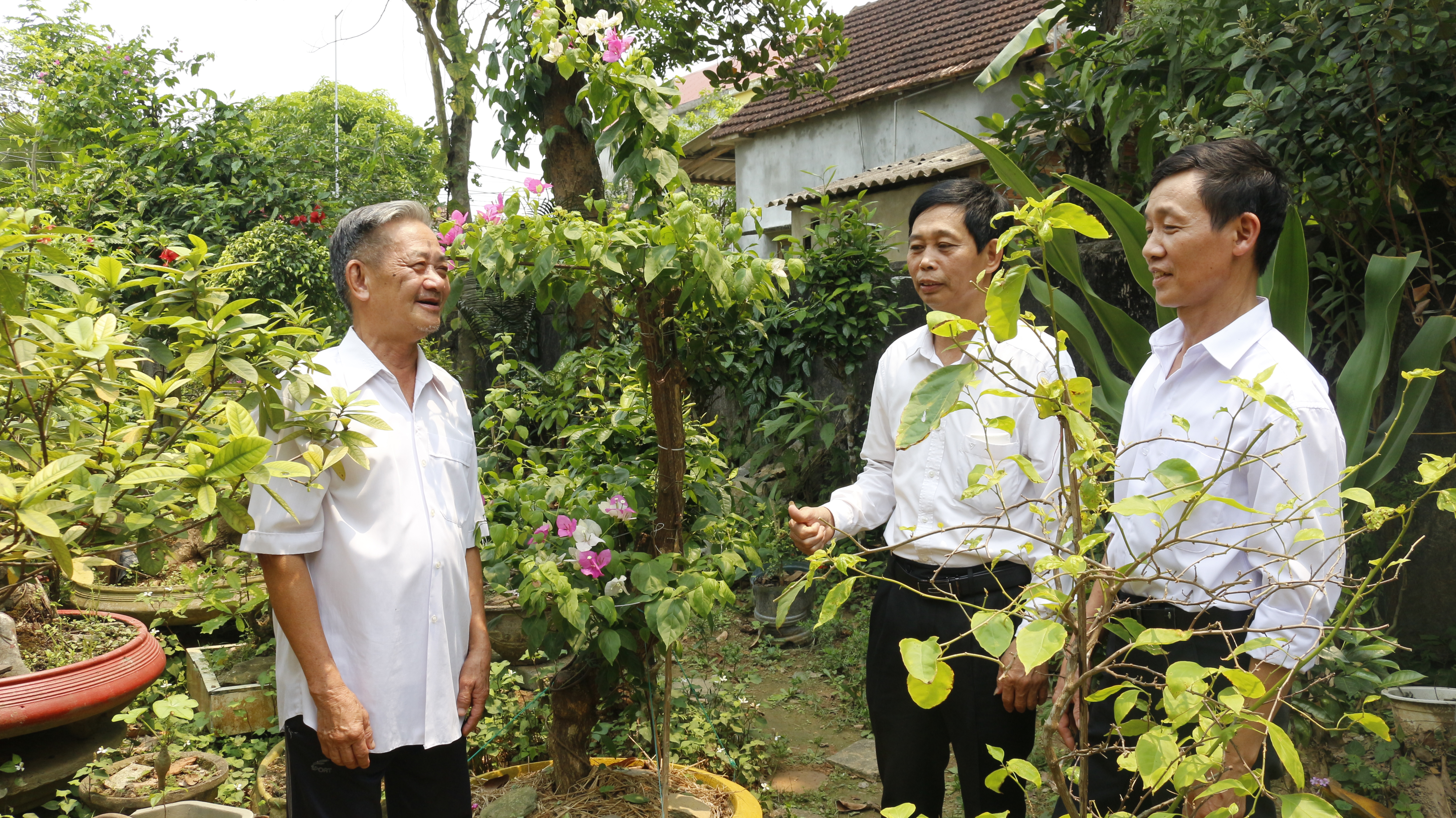 Nơi đảng viên đi trước