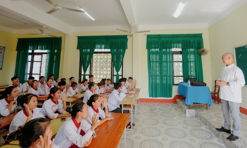 Phát triển nguồn nhân lực: Đường còn dài và gian nan