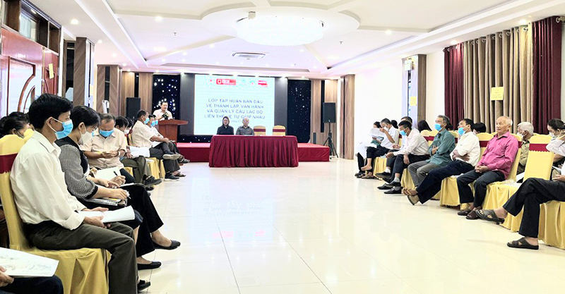 Tập huấn thành lập, quản lý Câu lạc bộ Liên thế hệ tự giúp nhau