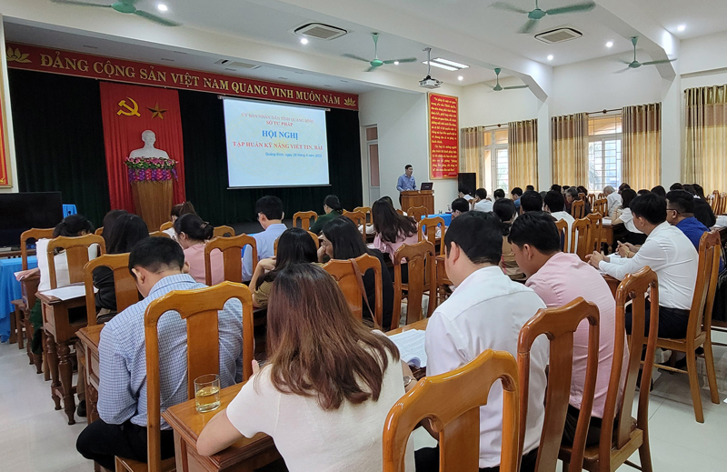 Tập huấn nâng cao kỹ năng viết tin, bài cho đội ngũ cộng tác viên