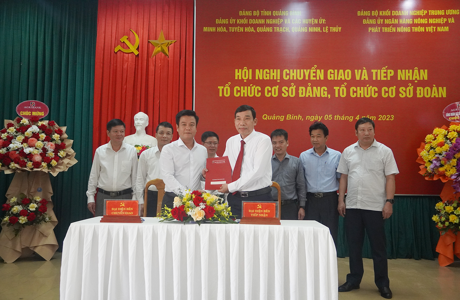 Chuyển giao các tổ chức đảng và đoàn về trực thuộc Agribank