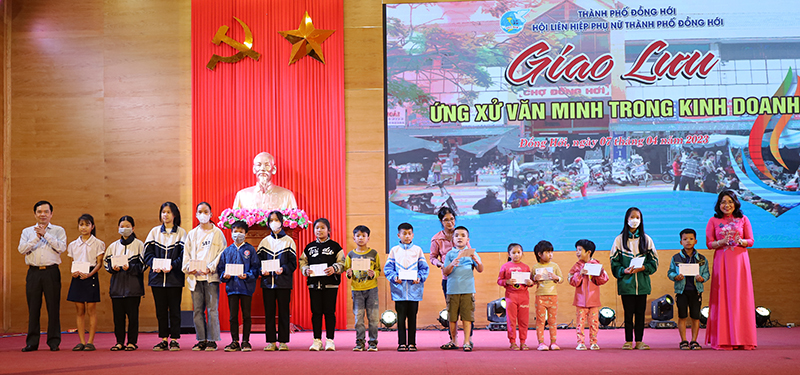 "Ứng xử văn minh trong kinh doanh"