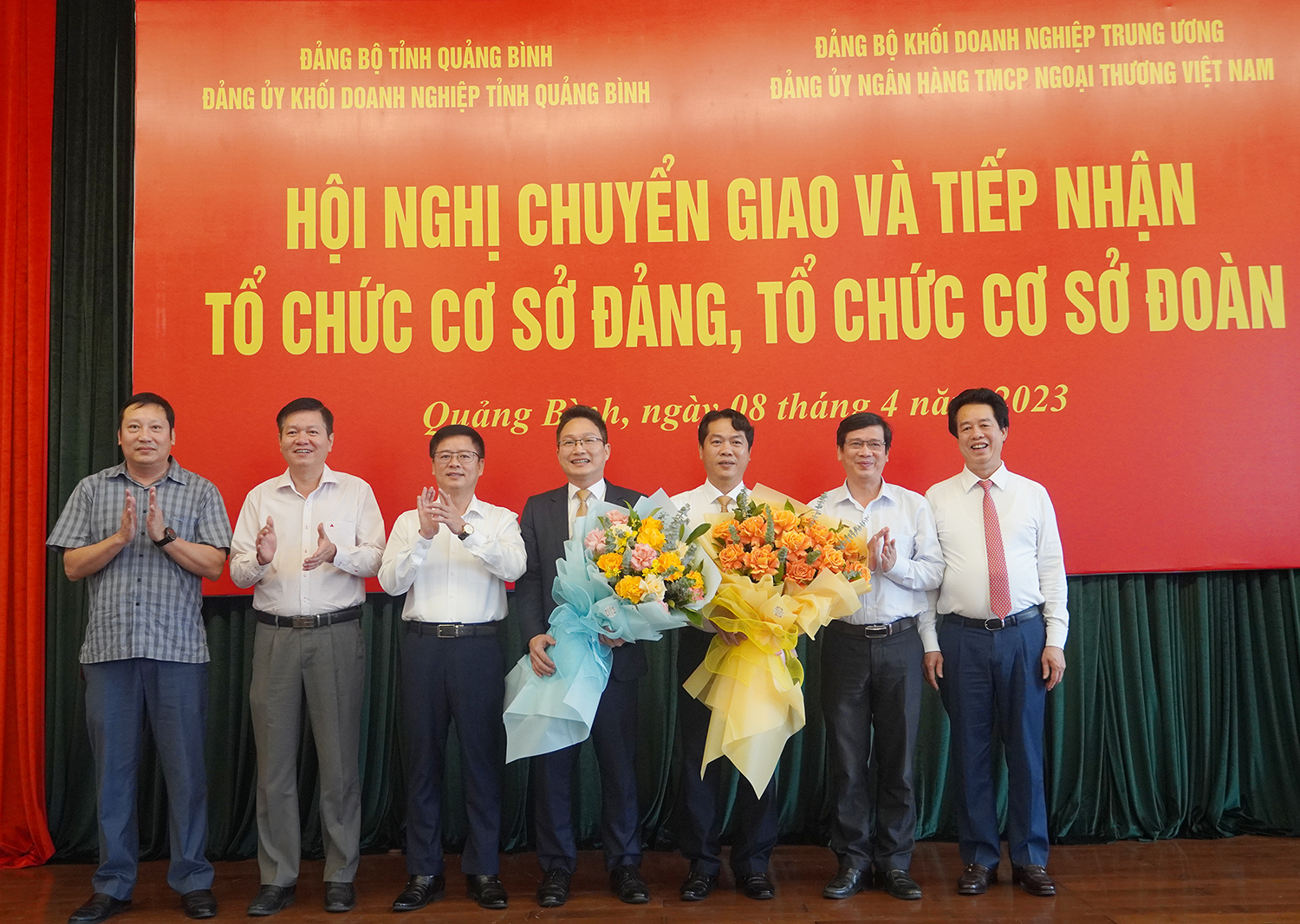 Chuyển giao các tổ chức đảng và đoàn về trực thuộc Vietcombank