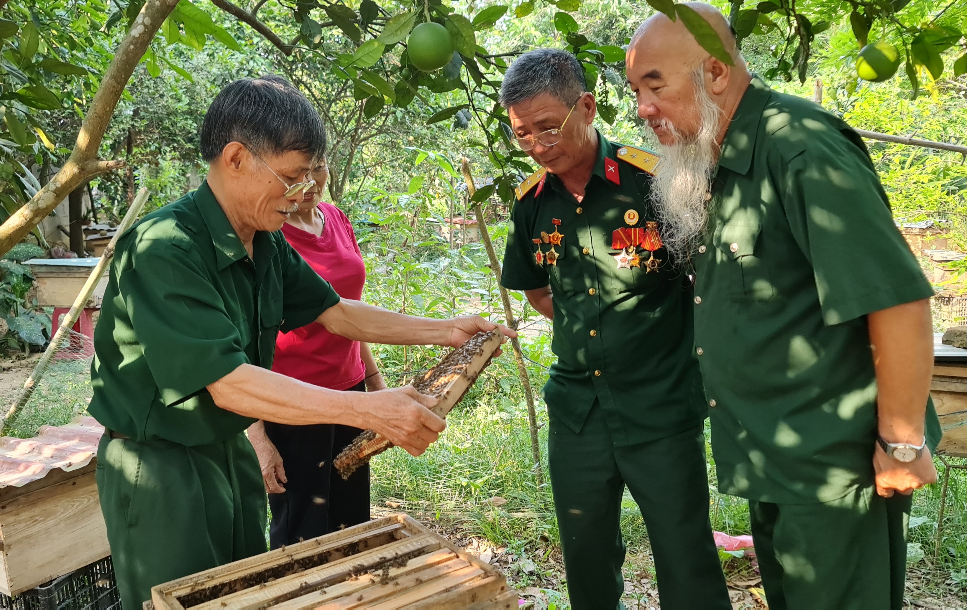 Anh dũng thời chiến, gương sáng thời bình