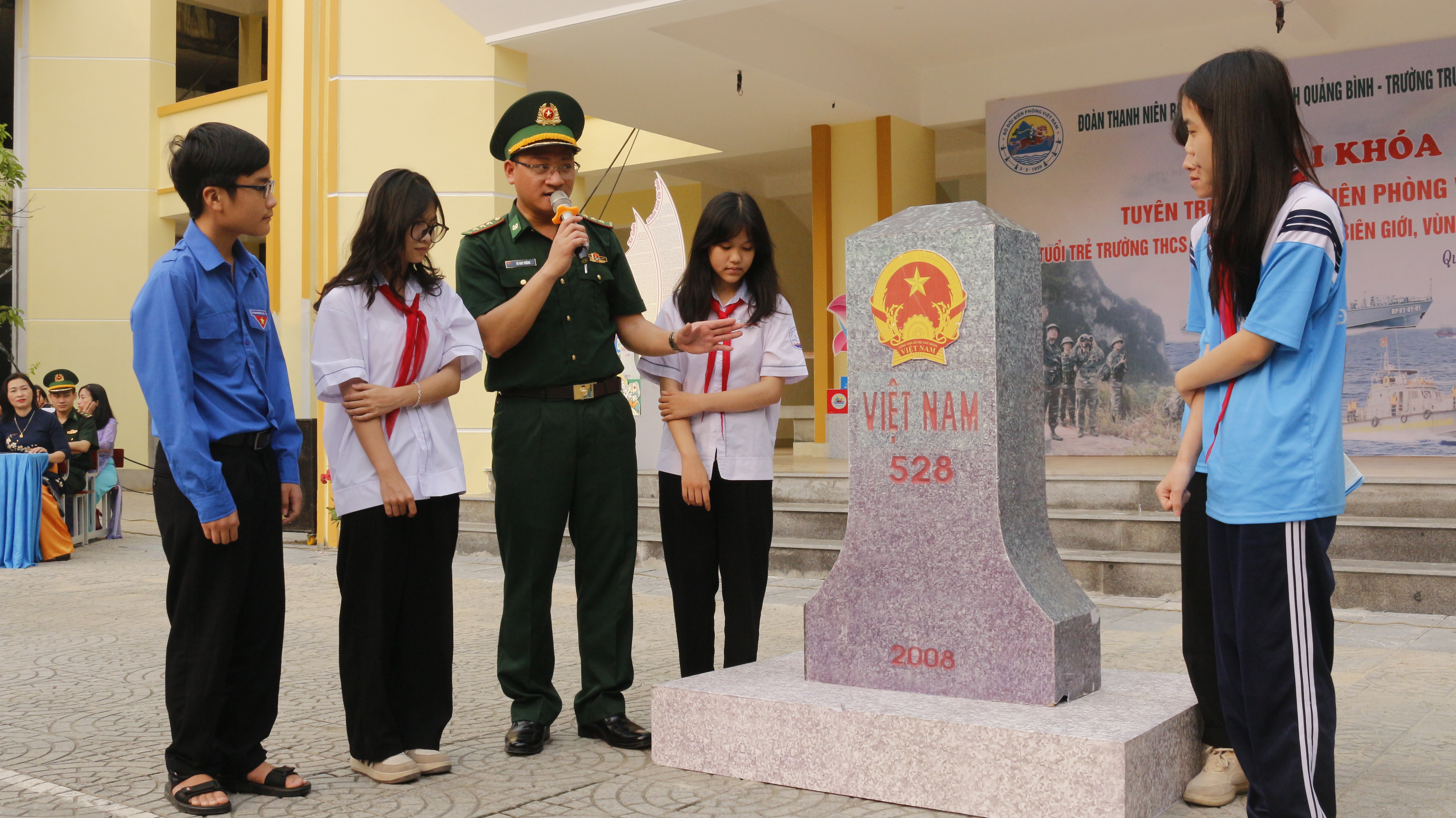 Tiếp bước cha anh