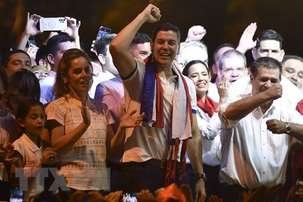 Ứng cử viên đảng trung hữu Santiago Peña đắc cử Tổng thống Paraguay