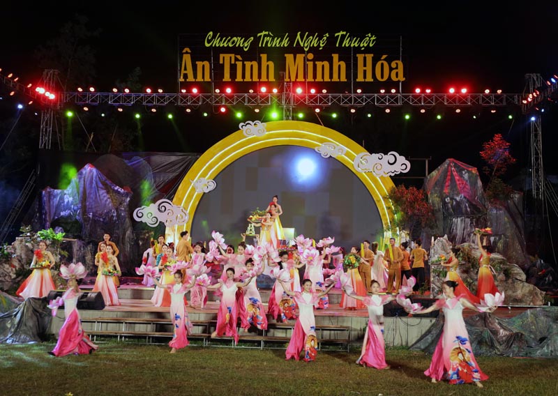 Đặc sắc, hấp dẫn chương trình nghệ thuật "Ân tình Minh Hóa"