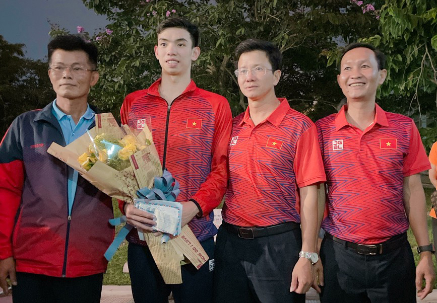 Kình ngư Nguyễn Huy Hoàng giành huy chương vàng nội dung 1.500m bơi tự do