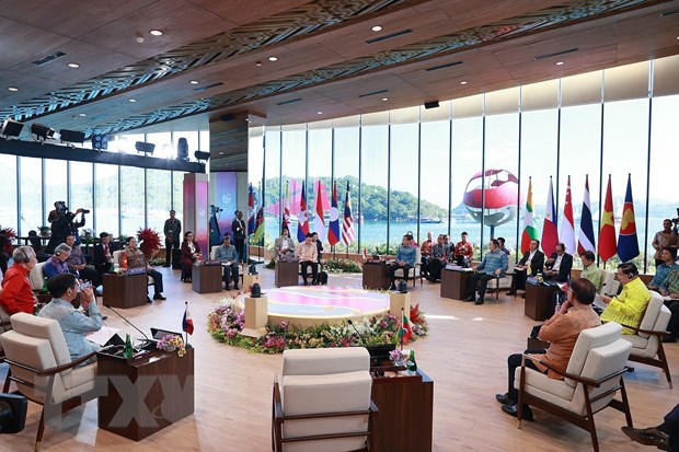 Hội nghị Cấp cao ASEAN lần thứ 42 kết thúc, thông qua 10 văn kiện