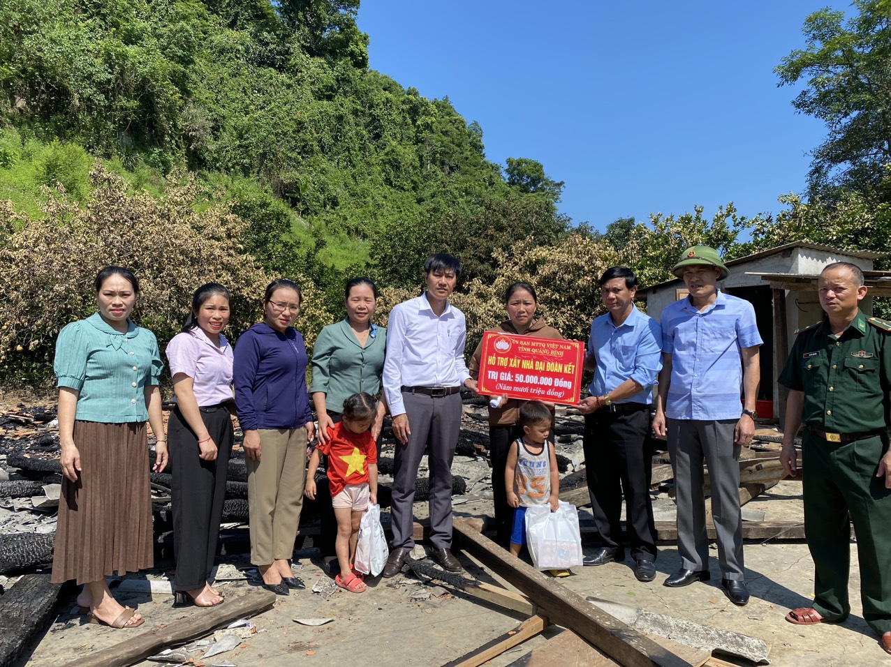 Ủy ban MTTQVN tỉnh: Hỗ trợ 50 triệu đồng cho gia đình bị cháy nhà ở xã Thanh Hóa