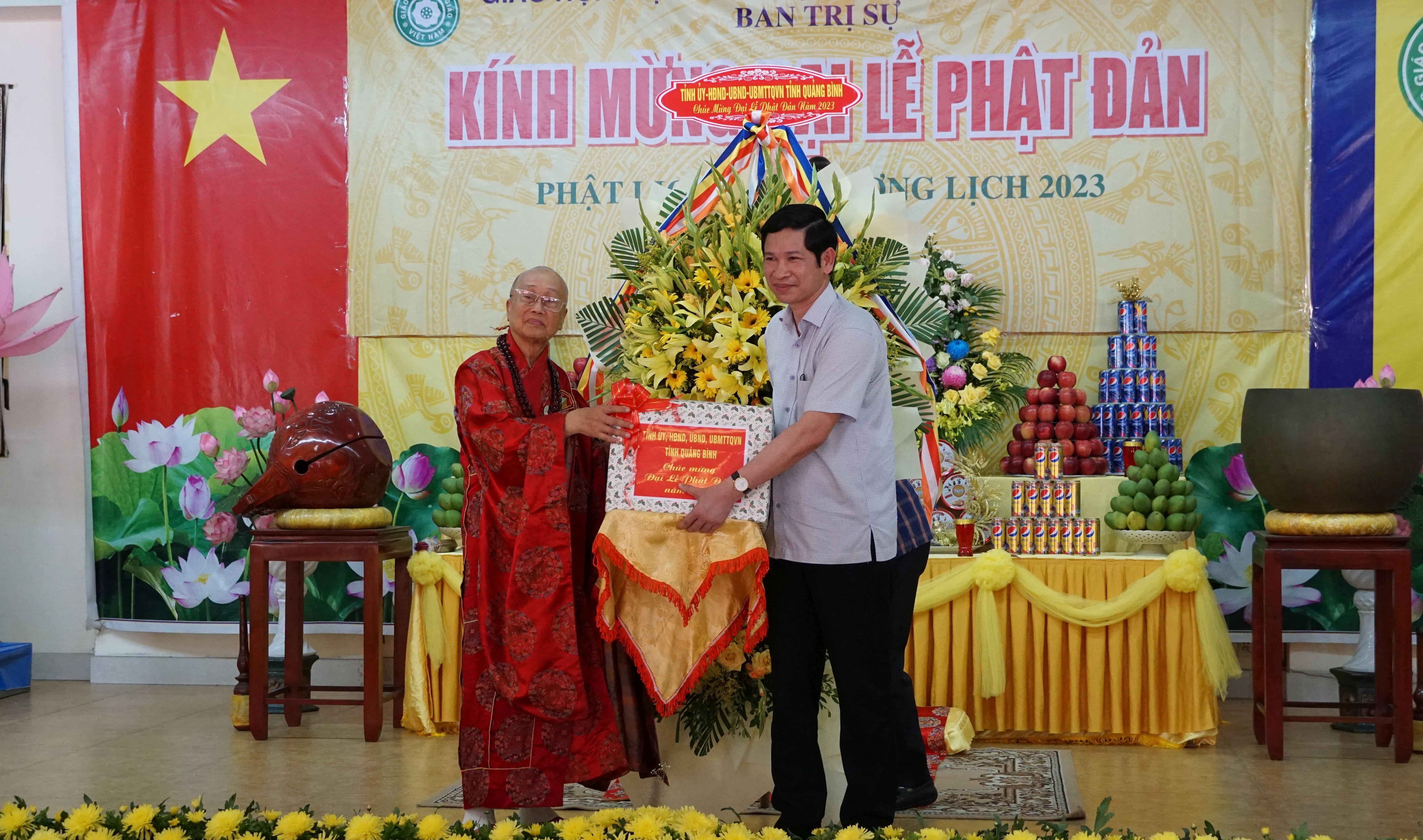 Đồng chí Phó Chủ tịch UBND tỉnh dự, chúc mừng Đại lễ Phật đản 2023
