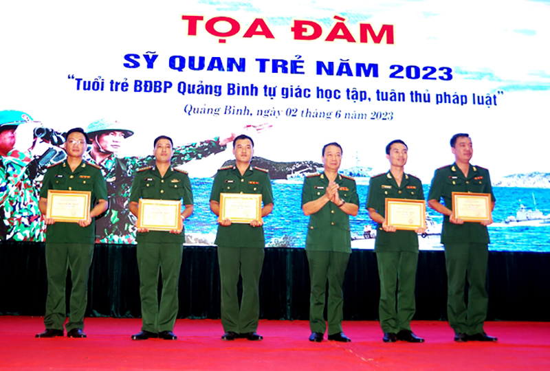 BĐBP tỉnh: Tuyên dương "Gương mặt trẻ tiêu biểu" năm 2022
