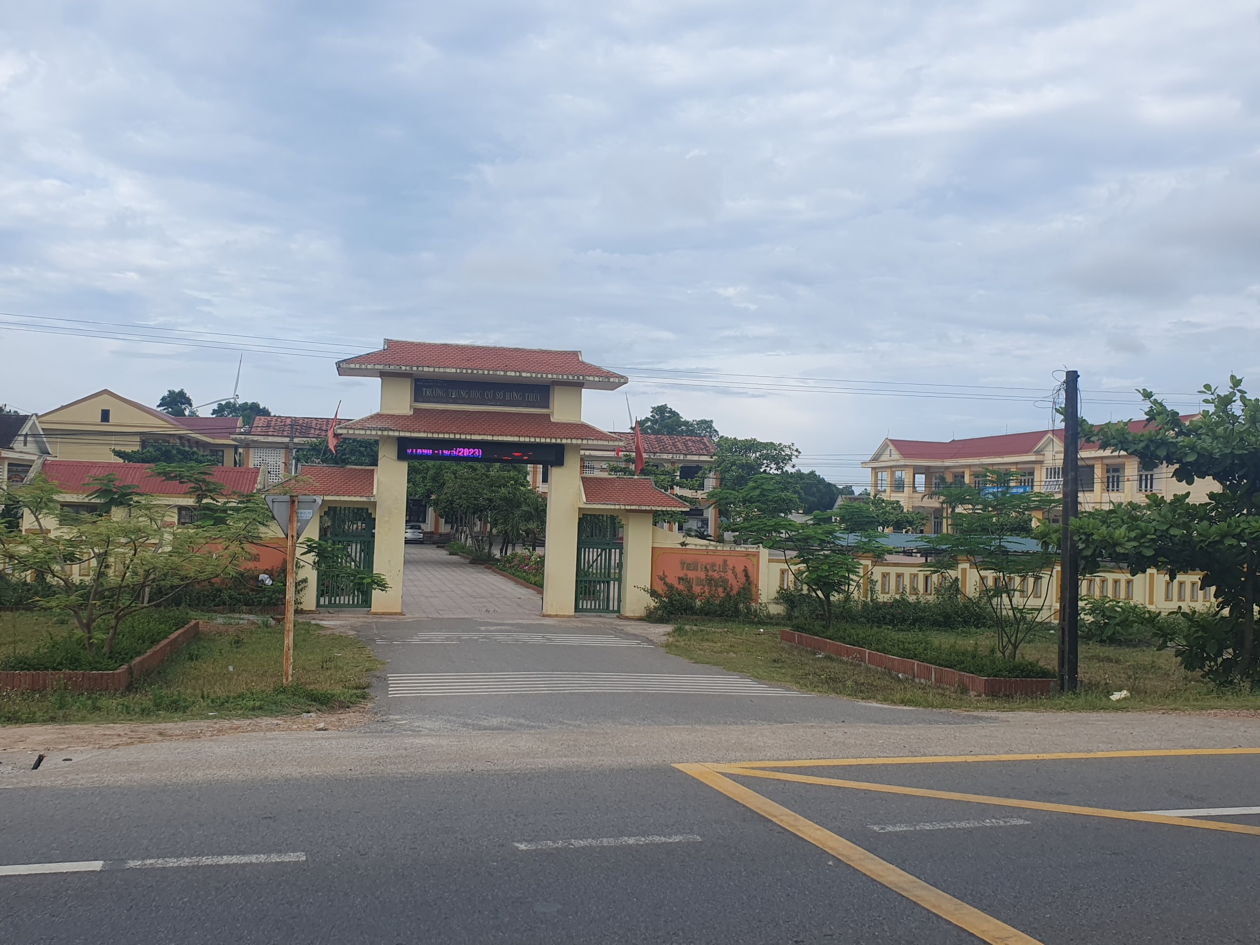 Đề nghị kiểm tra, xác minh vụ bạo lực học đường tại Trường THCS Hưng Thủy
