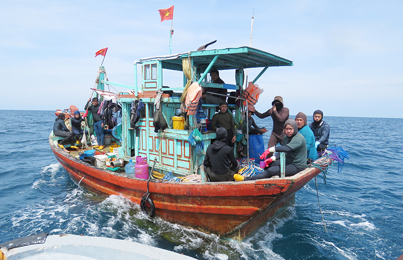Ngăn chặn hành vi lặn biển khai thác trái phép