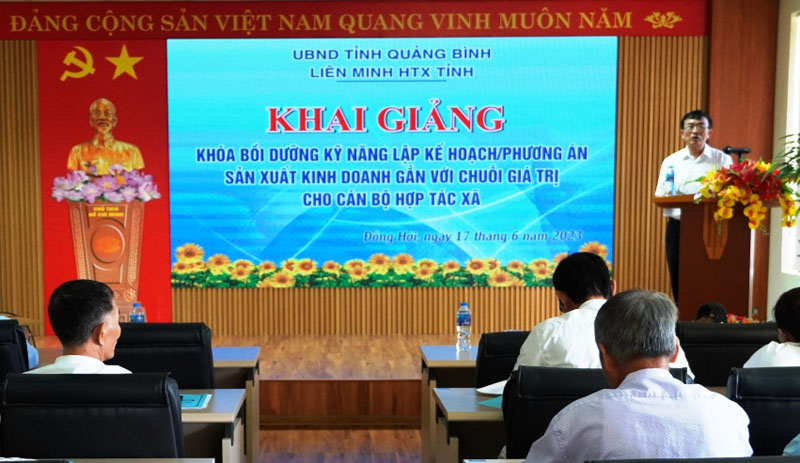 Nâng cao năng lực sản xuất, kinh doanh cho cán bộ hợp tác xã