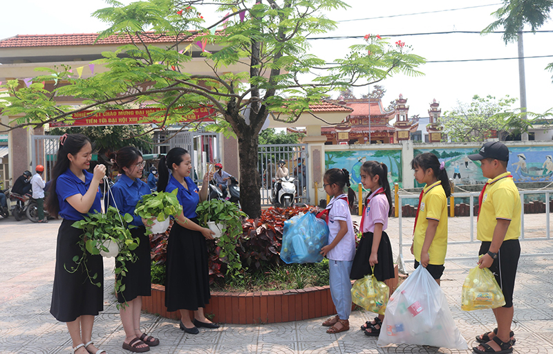 Thiết thực học tập và làm theo Bác