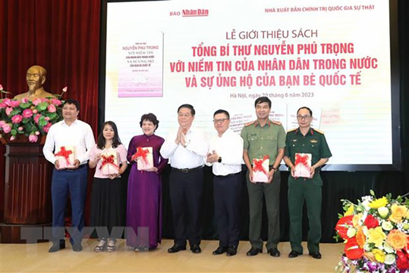 Ra mắt cuốn sách về niềm tin của nhân dân và quốc tế với Tổng Bí thư